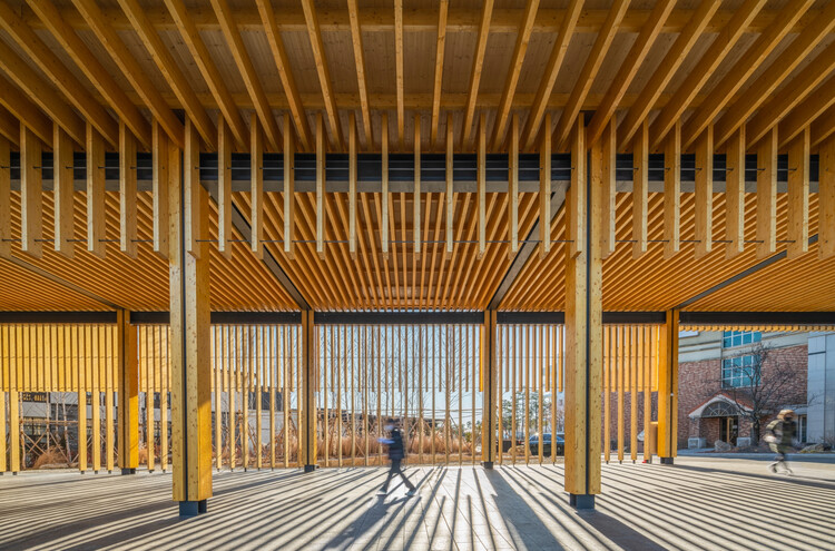 Seolhaeone ClubHouse / JOHO Architecture - интерьерная фотография, колонна