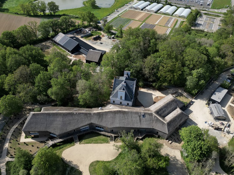 Le Potager Extraordinaire Center / Guinée et Potin Architects - Фотография экстерьера