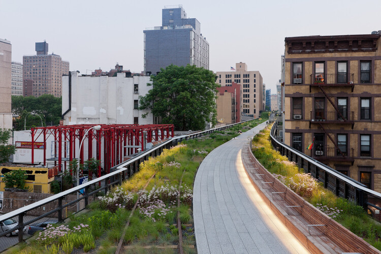 Modernism Reconsidered: Revisiting the Movement's Complex Relationship with Sustainability - Image 12 of 30