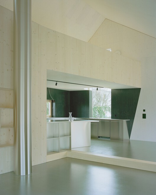 N°7 Bretscha House / Dominic Spalt Architektur - интерьерная фотография, кухня, освещение