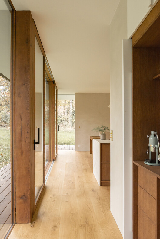 Sous Les Ailes Bioclamatic House / Kida Architecture & Design - Внутренняя фотография, дверь