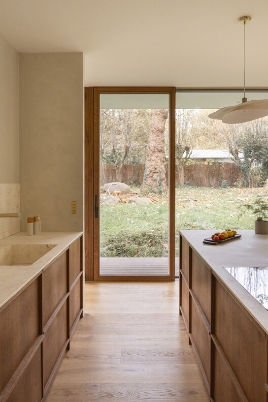 Sous Les Ailes Bioclamatic House / Kida Architecture & Design - Интерьерная фотография, древесина, столешница