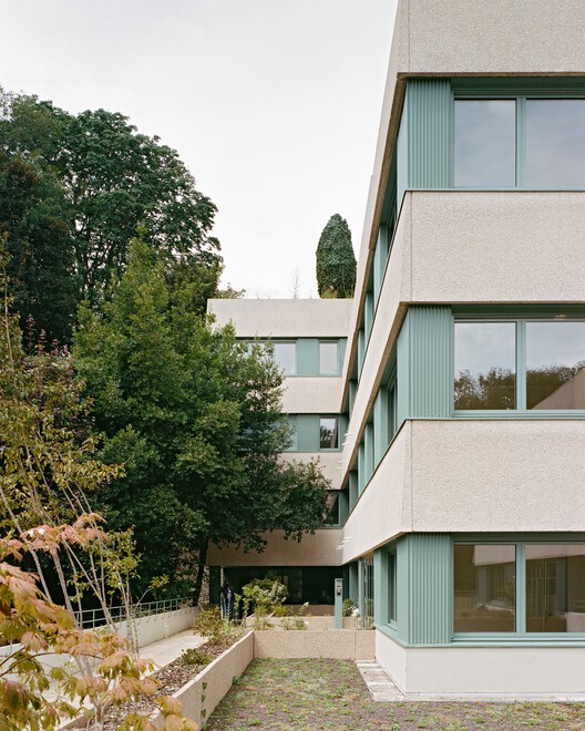 Джин Мулен здание / AZC Architects - Экстерьерная фотография