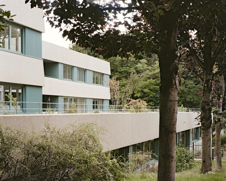 Джин Мулен здание / AZC Architects - Экстерьерная фотография