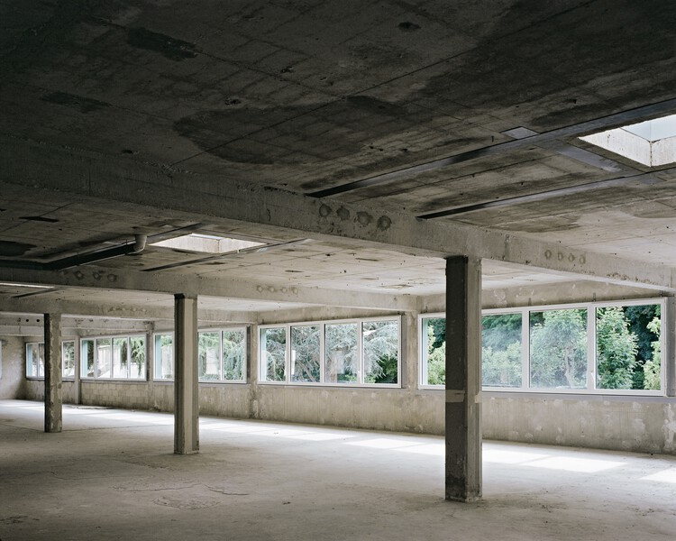 Джин -Мулен здание / AZC Architects - Экстерьерная фотография, бетон, колонна, луч
