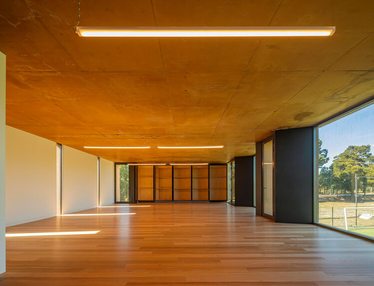 Университетский стадион / CREA - Arquitetos - Интерьерная фотография, древесина