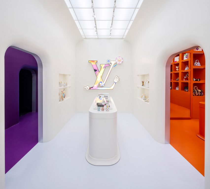 Всплывающее окно Louis Vuitton Мураками