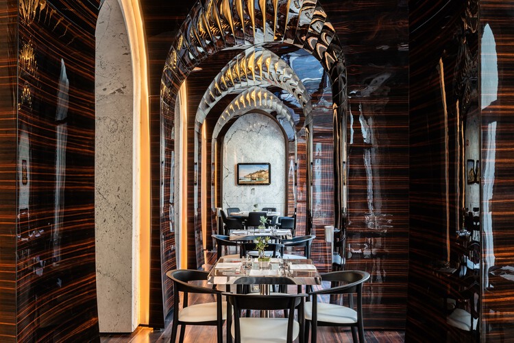 Hotel Romeo Roma / Zaha Hadid Architects - Фотография интерьера, Столовая, Стул, Стекло