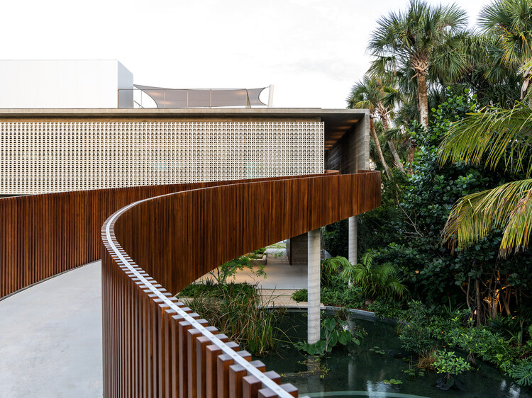 Promenade Architecturale: Как модернистская концепция продолжает вдохновлять современную архитектуру — Изображение 1 из 19