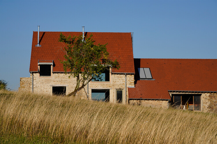 Реконструкция и переоборудование фермы La Grange в Бургундии / Le Dévéhat Vuarnesson Architectes - Экстерьерная фотография