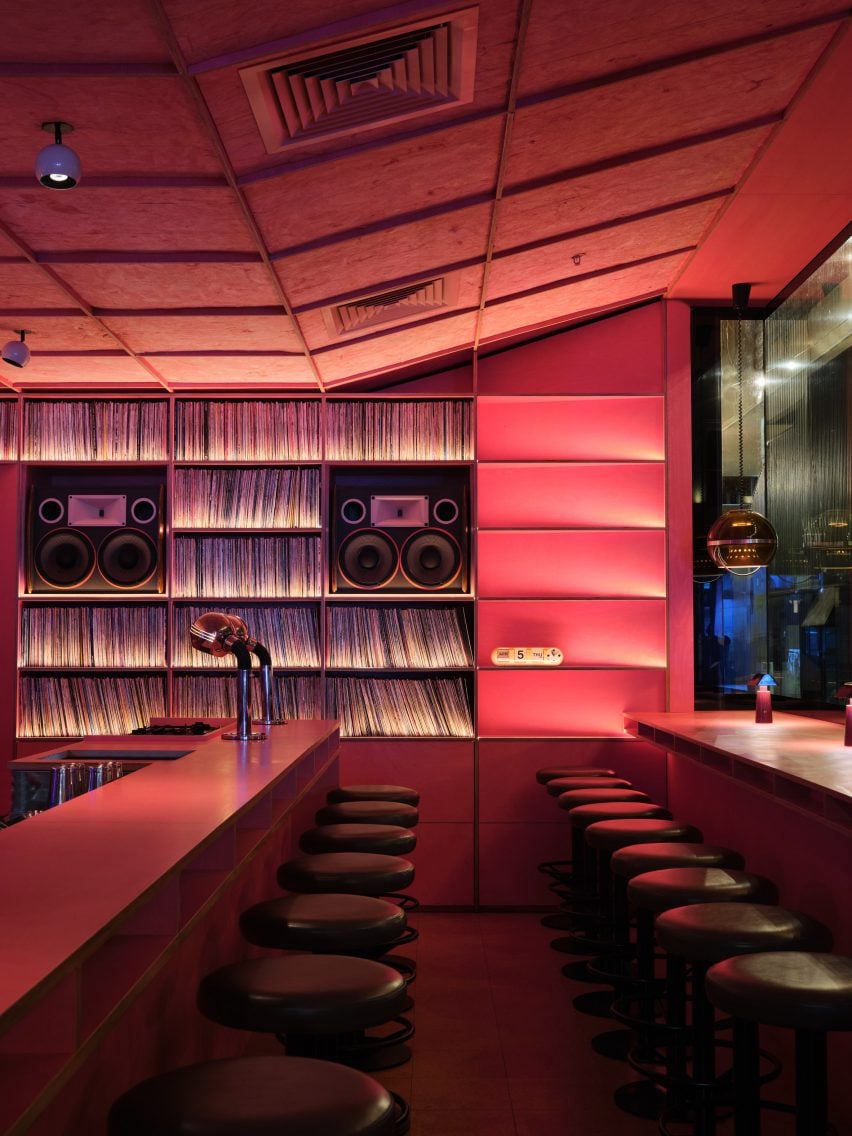 Бар для прослушивания JAM Record Bar в Сиднее