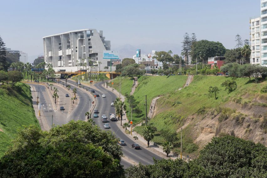 Университет инженерии и технологий в Лиме от Grafton Architects