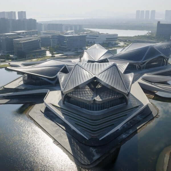 Высокий суд постановил, что Zaha Hadid Architects должна продолжать платить за использование имени