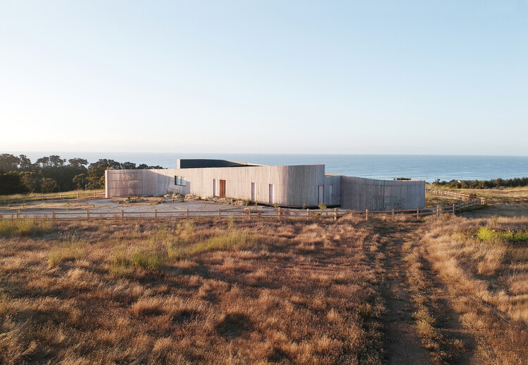 Wind House / Pablo Larroulet + Blaq Arquitectos - изображение 1 из 27