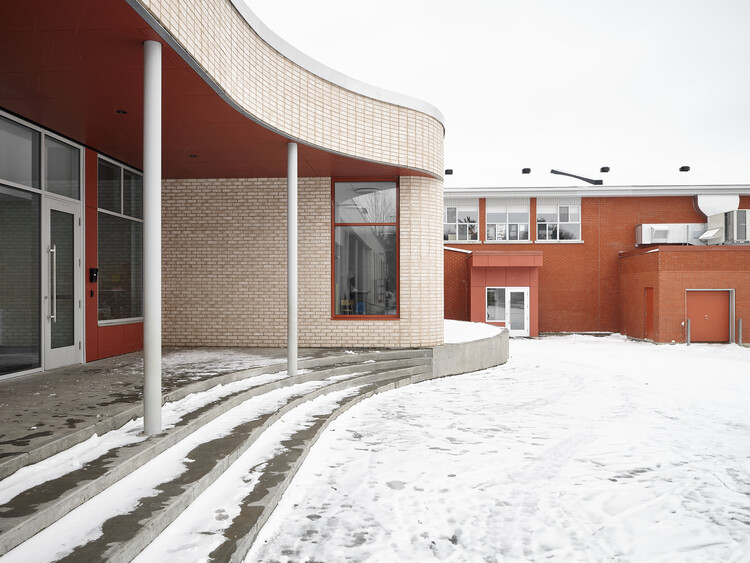 Школа Луи-Сен-Сен-Лавр / STGM Architectes + Ateliers Architecture-изображение 3 из 25