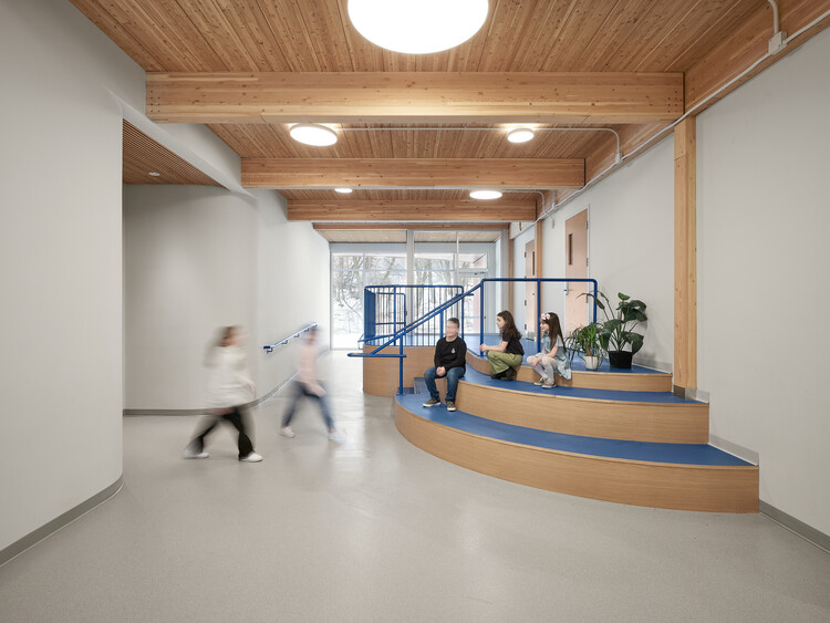 Школа Луи-Сен-Лавр / СТГМ Архитекторы + Ateliers Architecture-Interior Photography, Wood