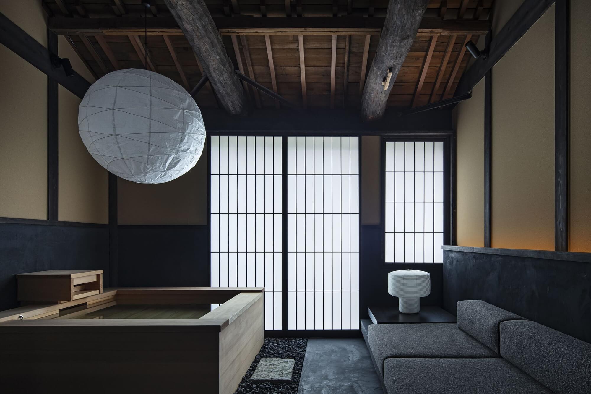 Отель Nazuna Kyoto Higashihonganji / Studio Aluc