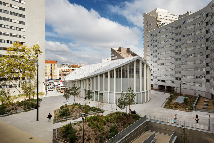 Шаррас Центр рыночный зал Общественная автостоянка и Esplanade / Croixmariebourdon Architectes Associés - Экстерьерная фотография, фасад