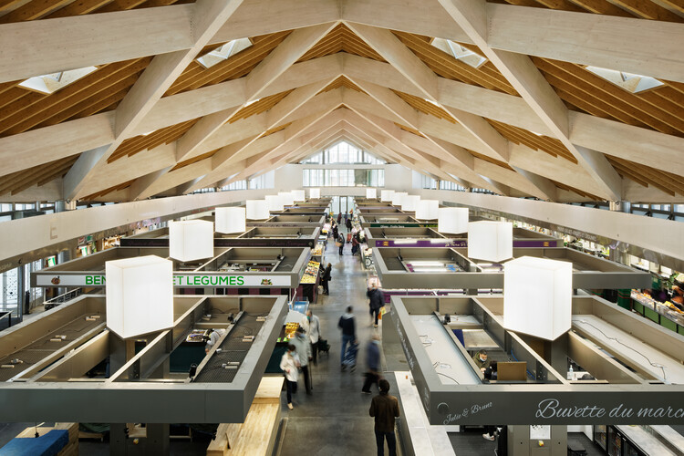 Шаррас Центр рыночный зал Общественная автостоянка и Esplanade / Croixmariebourdon Architectes Associés - Внутренняя фотография, освещение, луч,