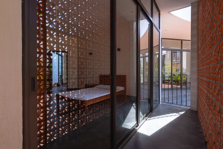   Xom Me House / NH Village Architects - изображение 8 из 24