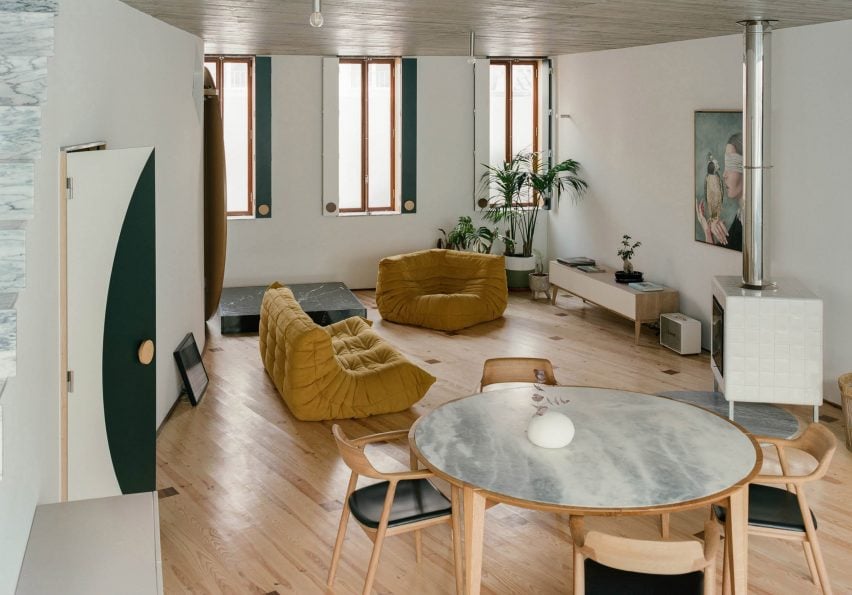 Ligne Roset Togo диван в квартире Fala Atelier