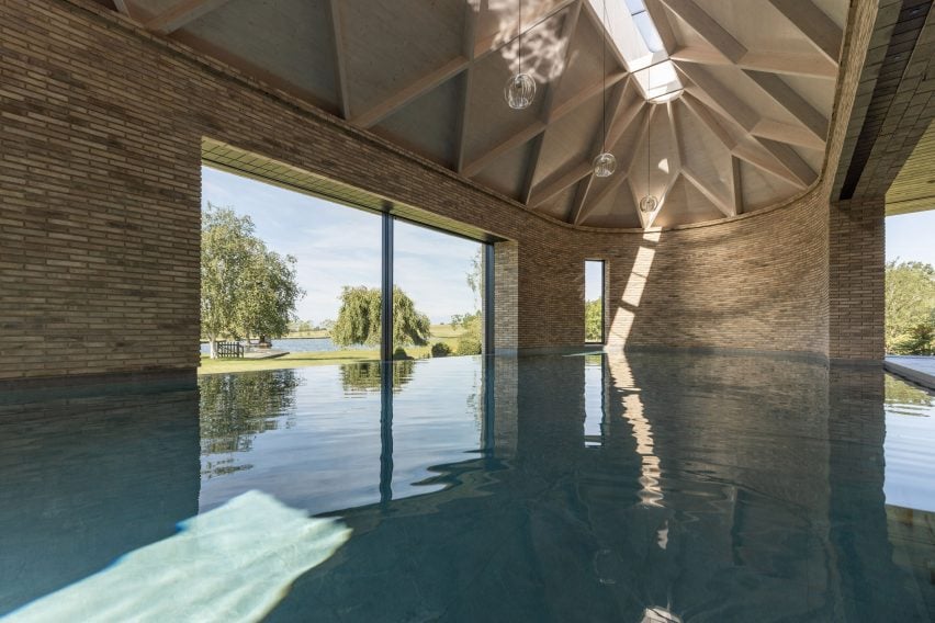 Внутренний вид на бассейн от Klas Hyllén Architecture Architecture