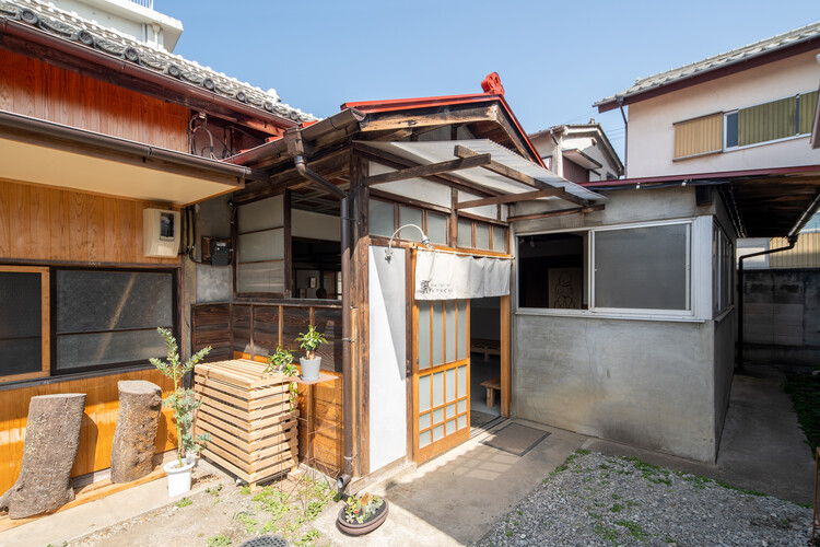 Галерея Katachi / Negishi Kenchiku Studio - Внешняя фотография, дерево, дверь