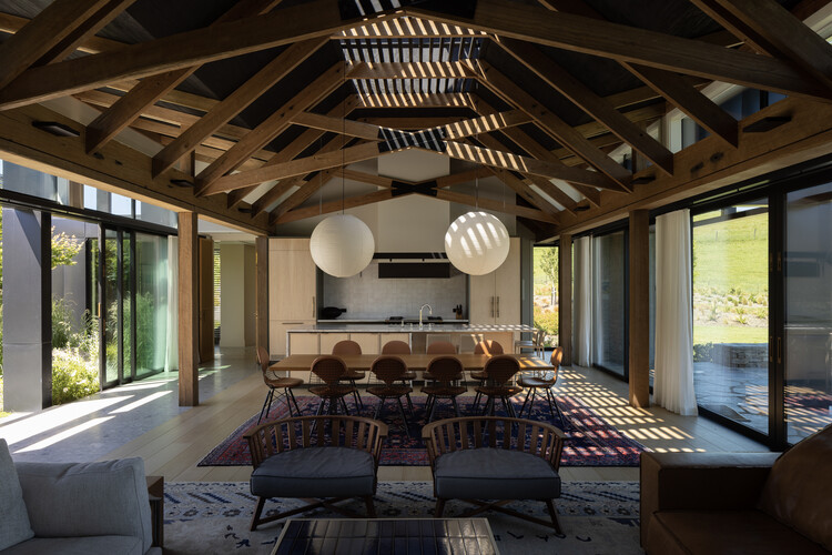 Speargrass House / Sumich Chaplin Architects - Интерьерная фотография, дерево, дверь, луч, сад