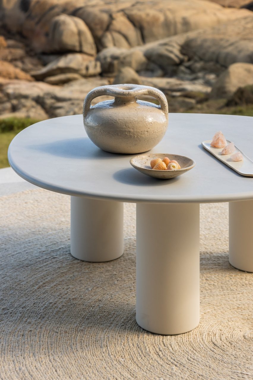 ДОМБОЛО Outdoor Tables от Haldane
