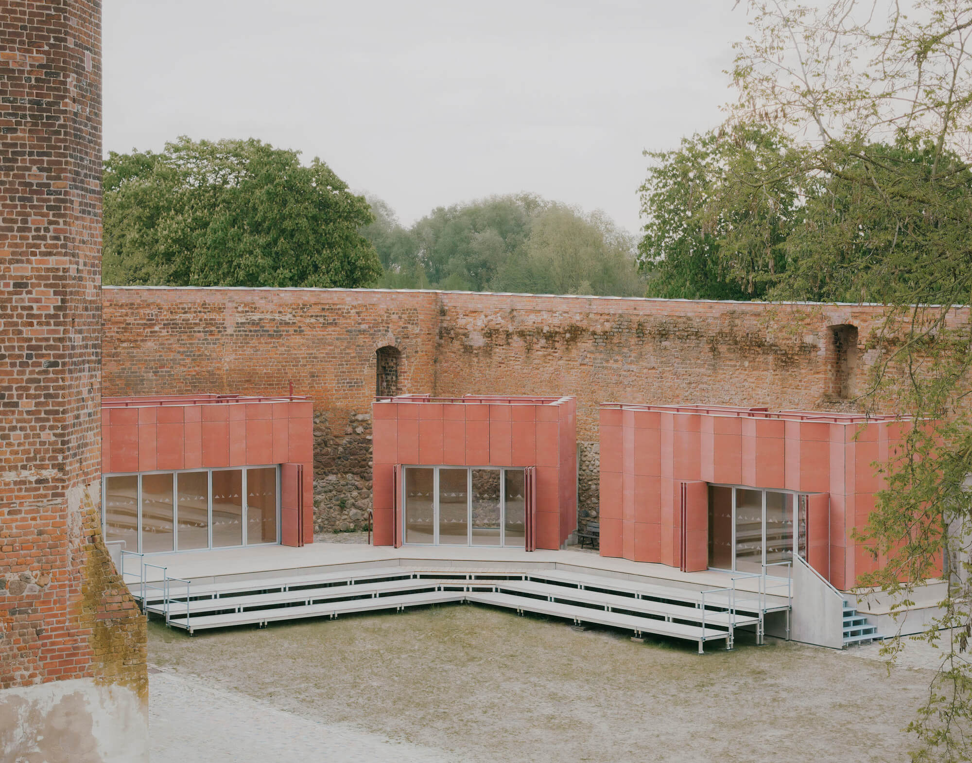 Burgbühne Beeskow / Atelier Fanelsa