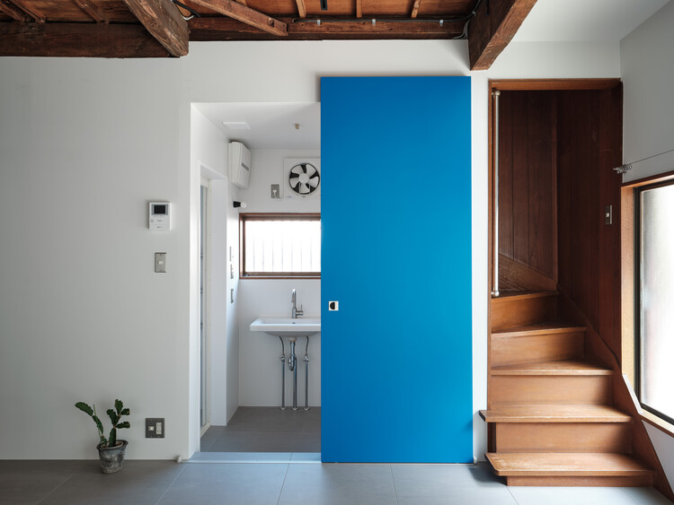 Ōmori House / Roovice - Интерьерная фотография, дерево, дверь