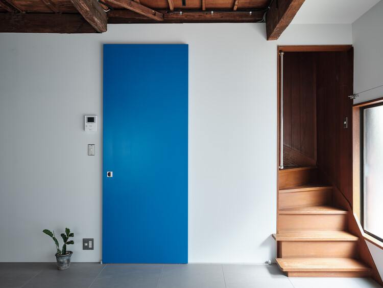 Ōmori House / Roovice - Интерьерная фотография, дерево, дверь