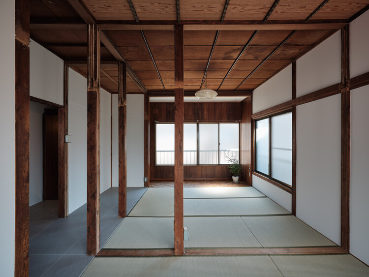 Ōmori House / Roovice - Интерьерная фотография, дерево, стекло