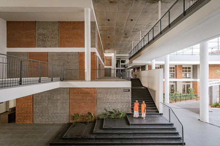 Vedic Vidya Kendra Retreat Center / Shanmugam Associates - Interior Photography, Brick