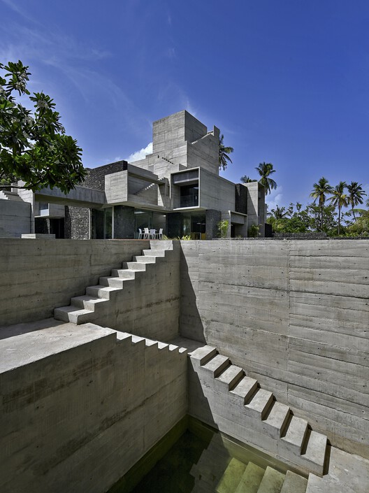 150 шагов до Sea House / Matharoo Associates - изображение 2 из 28