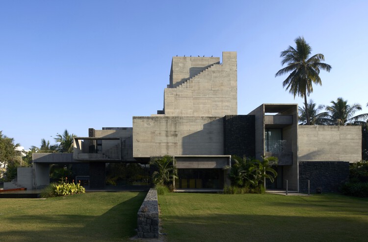 150 шагов до Sea House / Matharoo Associates - изображение 12 из 28