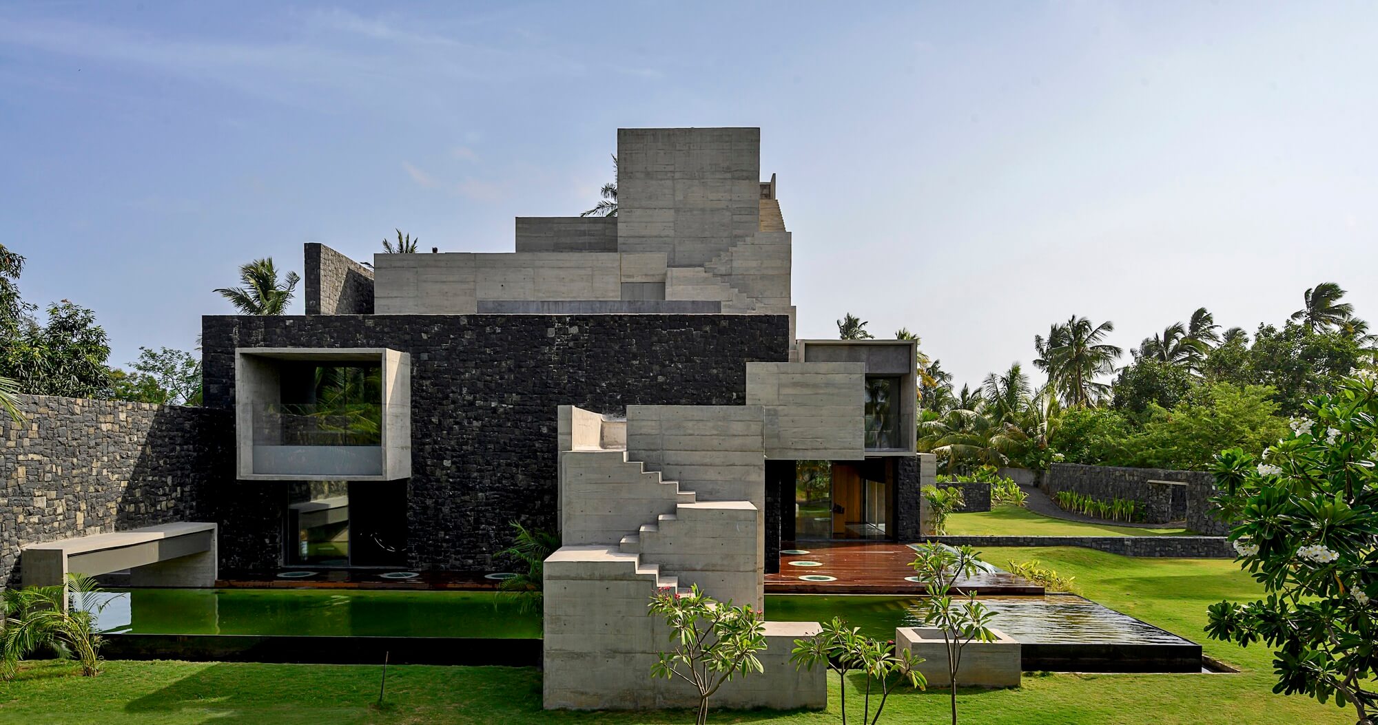 150 шагов до Sea House / Matharoo Associates