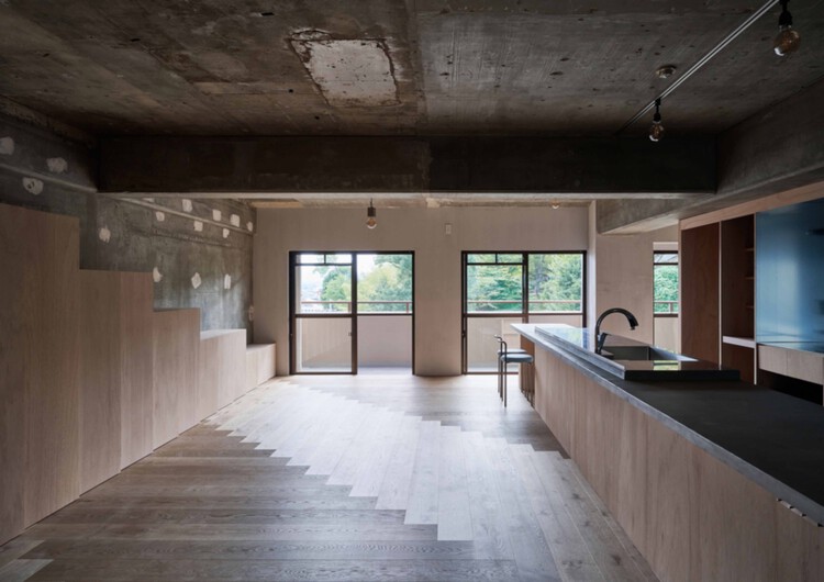 Дом в Akiyoshidai / Oharchitecture - Интерьерная фотография, кухня, дерево, бетон