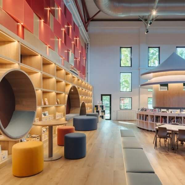 Studio Vapore создает библиотеку, вдохновленную сюжетом, для Пекинской школы