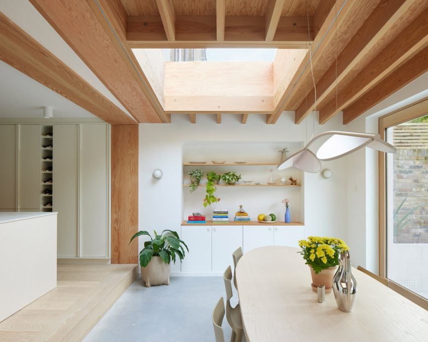 Столовая в Hoj House от Studio Merlin