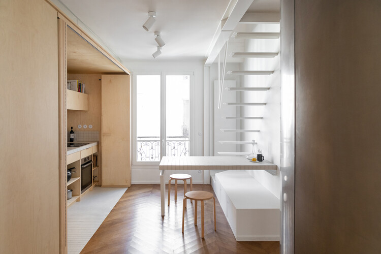 Квартира Moscou / Minuit Architectes - Интерьерная фотография, дерево, дверь, стул
