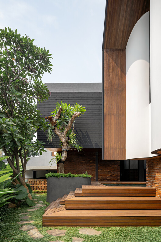 Vvvhisper House / Atelier Bertiga - Внешняя фотография, лестница, двор