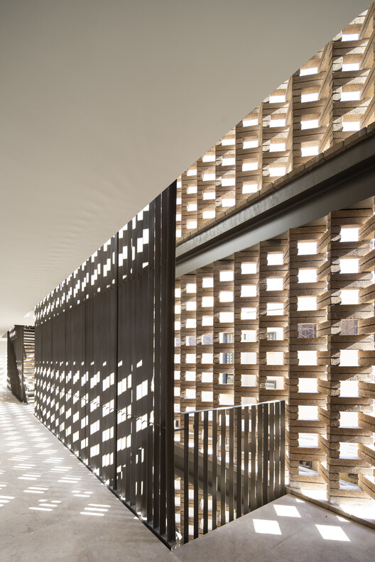 Yal Living / Agi Architects - изображение 3 из 15