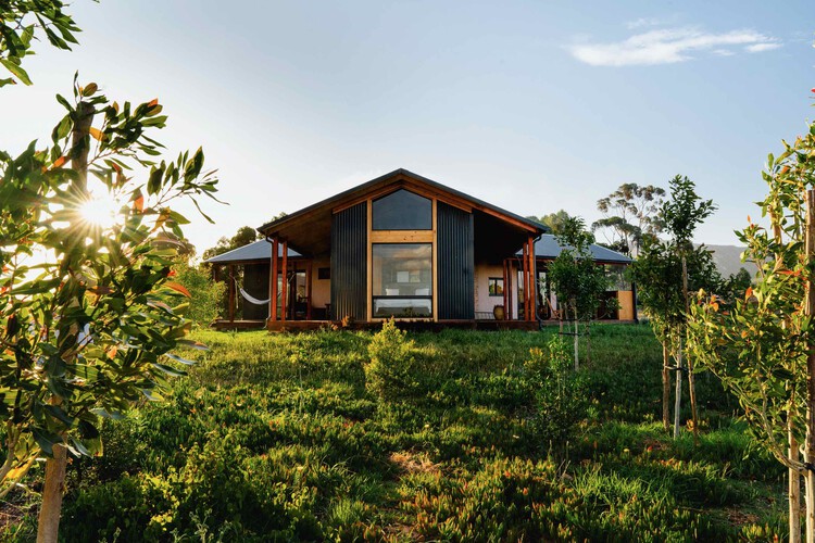 Natimby Lodge / Paul Elliott Architects - изображение 4 из 13