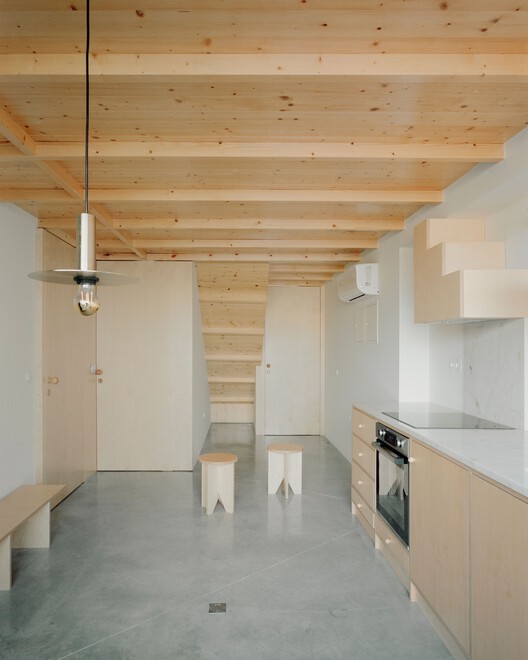Casa Verde Gago / Bruno Dias Arquitectura - Интерьерная фотография, кухня, дерево, освещение, луч