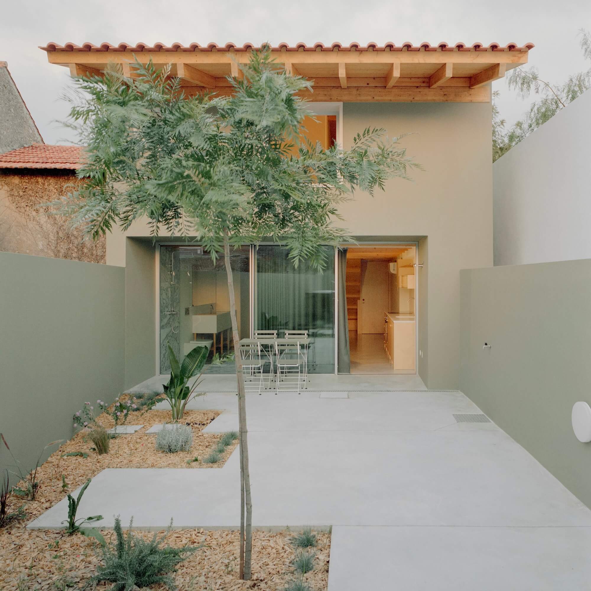 Casa Verde Gago / Bruno Dias arquitectura