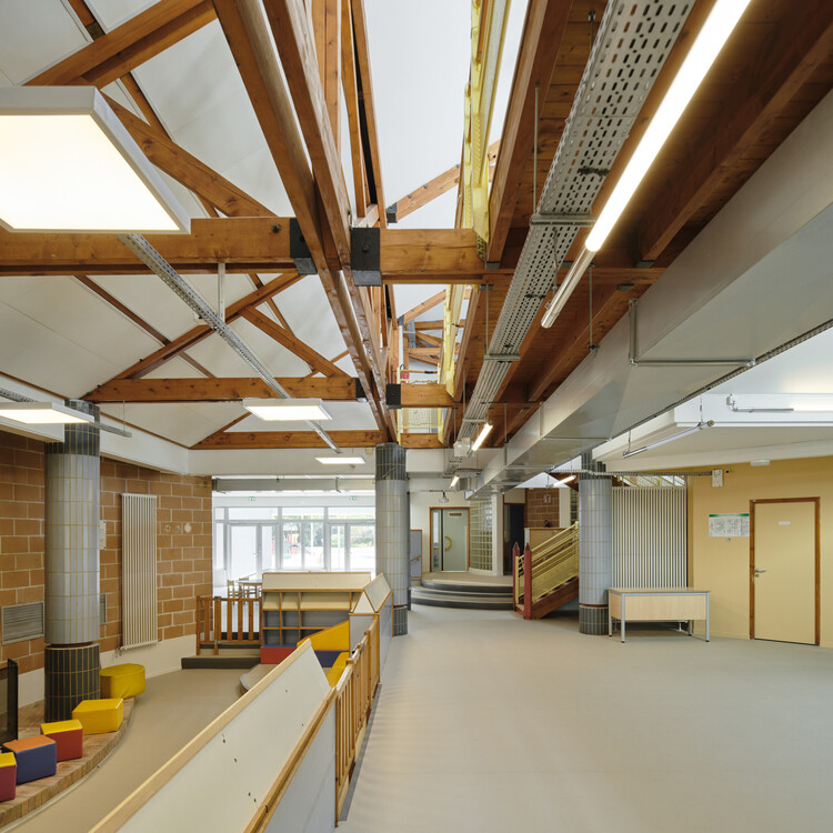 Реконструкция детской школы / Croixmariebourdon Architectes Associées - Интерьерная фотография, дерево, освещение, стекло, луч, луче
