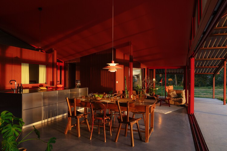 La Grange Rouge House / Sigurd Larsen - Интерьерная фотография, столовая