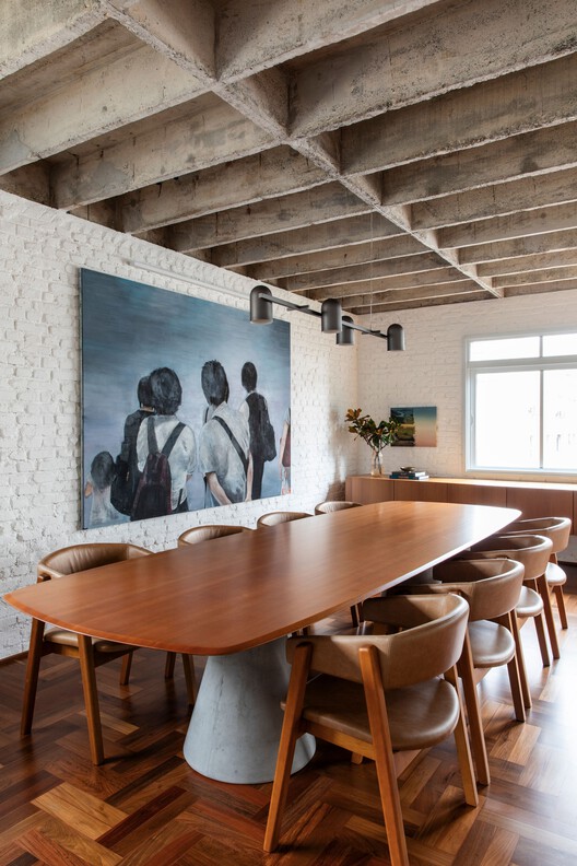 Higienópolis Apartment / Bloco arquitetos - Интерьерная фотография, столовая, дерево, стол, стул