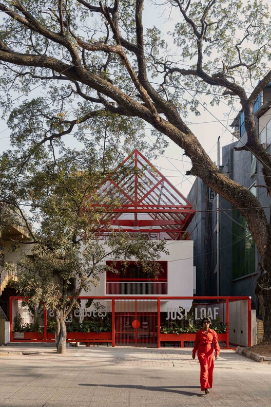 Diner Just Loaf Bangalore / Cochin Creative Collective - изображение 1 из 27